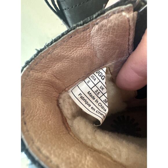 Ugg Neevah Short Boots Black Leather Ankle Zip Sheepskin Lined 1004177 Womens 5 - Picture 4 of 7